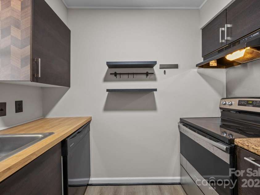 415 7th Street, Charlotte, NC 28202.  MLS# CAR4259506, YatesRealty ID 13122. 