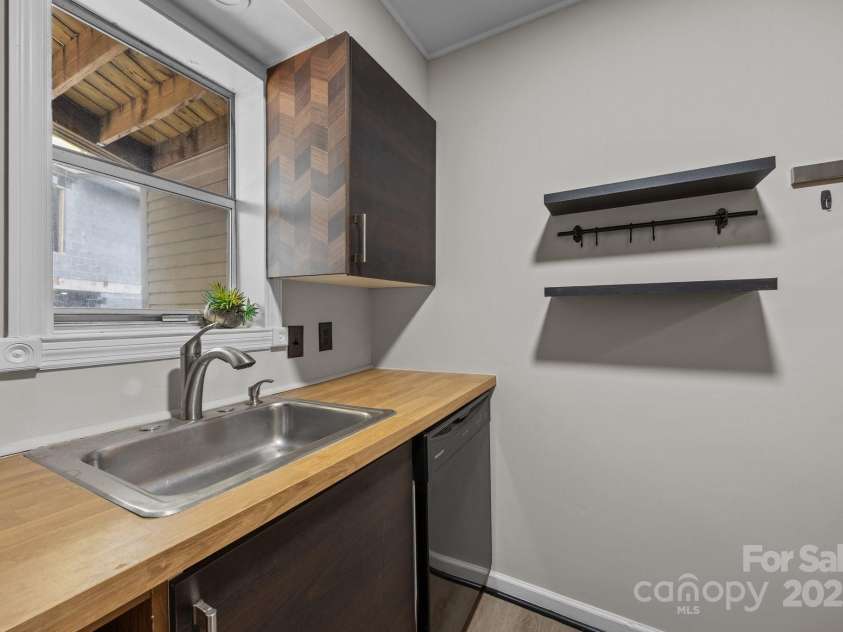 415 7th Street, Charlotte, NC 28202.  MLS# CAR4259506, YatesRealty ID 13122. 