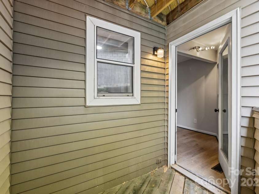 415 7th Street, Charlotte, NC 28202.  MLS# CAR4259506, YatesRealty ID 13122. 