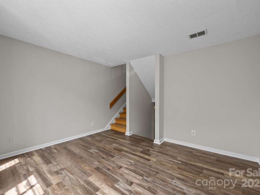 415 7th Street, Charlotte, NC 28202.  MLS# CAR4259506, YatesRealty ID 13122. 