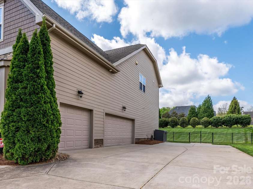 8460 Penton Place, Harrisburg, NC 28075.  MLS# CAR4365368, YatesRealty ID 13122. 