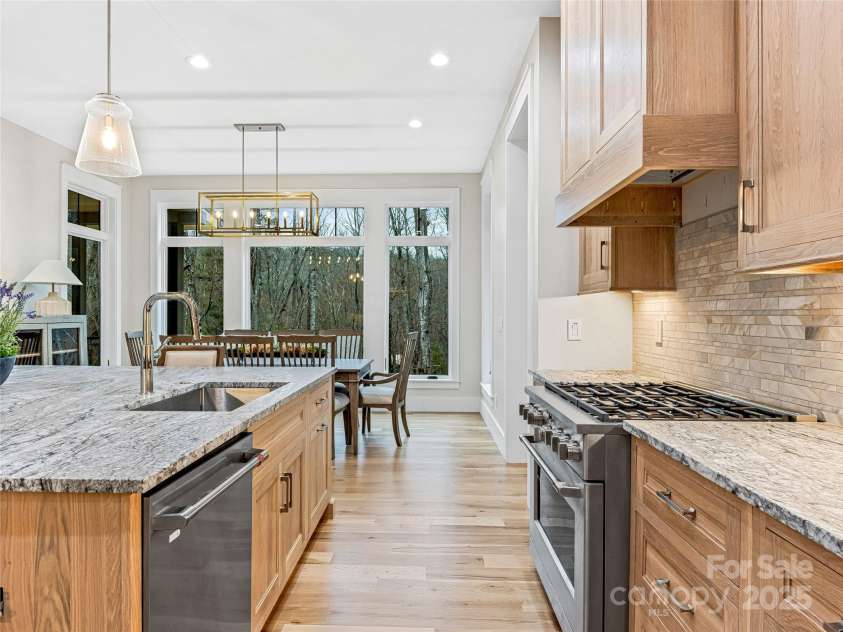 435 Barrington Drive, Asheville, NC 28803.  MLS# CAR4235274, YatesRealty ID 13124. 