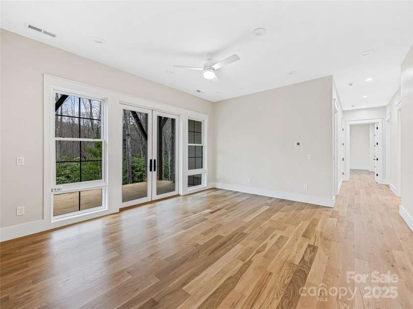 435 Barrington Drive, Asheville, NC 28803.  MLS# CAR4235274, YatesRealty ID 13124. Basement Rec Room