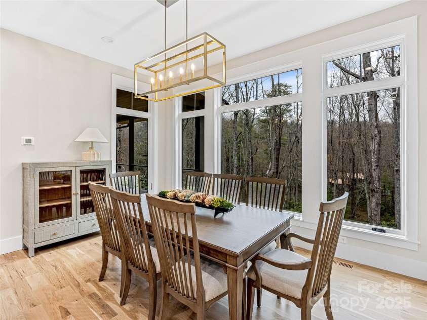 435 Barrington Drive, Asheville, NC 28803.  MLS# CAR4235274, YatesRealty ID 13124. Dining area