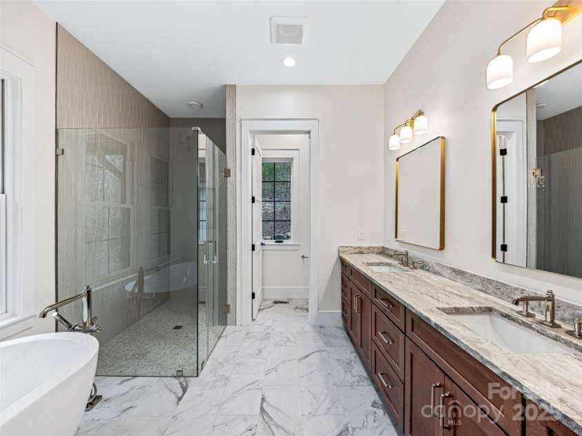 435 Barrington Drive, Asheville, NC 28803.  MLS# CAR4235274, YatesRealty ID 13124. Primary Suite Full Bath