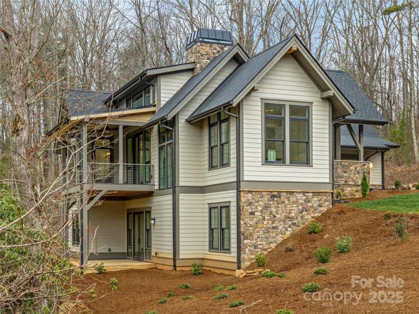 435 Barrington Drive, Asheville, NC 28803.  MLS# CAR4235274, YatesRealty ID 13124. Side of home