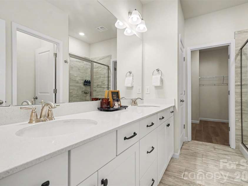 8238 Merryvale Lane, Charlotte, NC 28214.  MLS# CAR4350483, YatesRealty ID 13125. Primary Bath