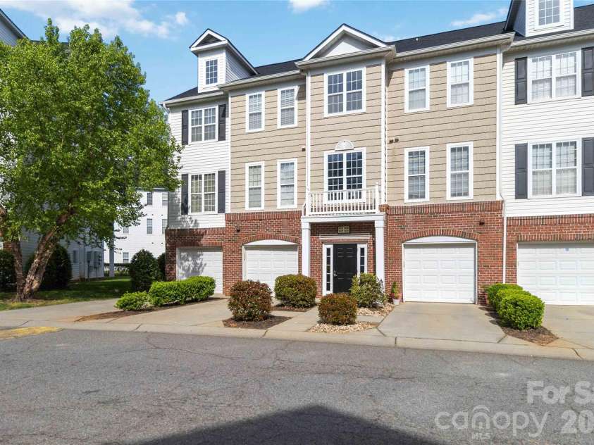 6432 Park Pond Drive, Charlotte, NC 28262.  MLS# CAR4370266, YatesRealty ID 13126. 