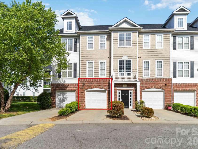 6432 Park Pond Drive, Charlotte, NC 28262.  MLS# CAR4370266, YatesRealty ID 13126. 