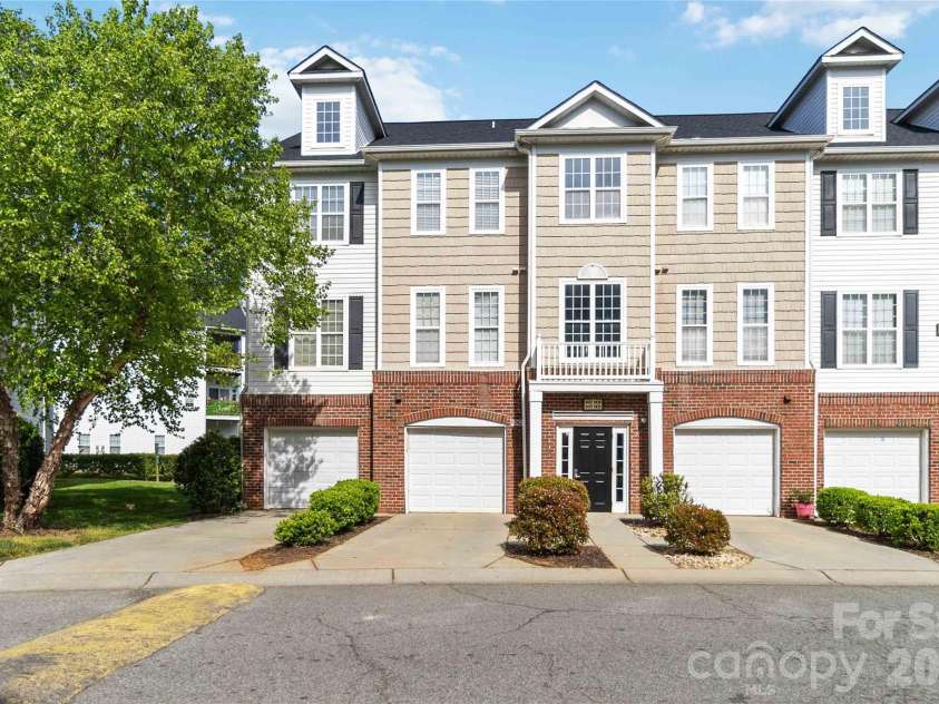 6432 Park Pond Drive, Charlotte, NC 28262.  MLS# CAR4370266, YatesRealty ID 13126. 