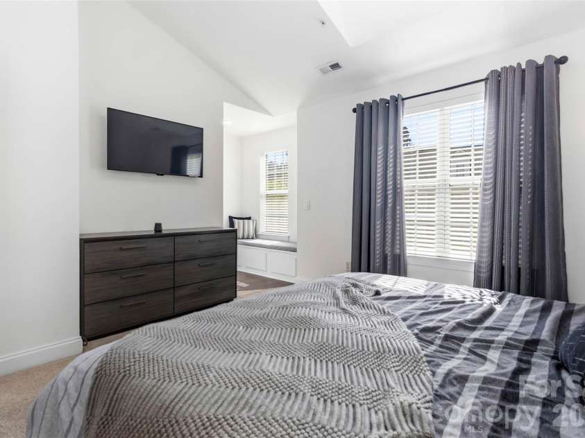 6432 Park Pond Drive, Charlotte, NC 28262.  MLS# CAR4370266, YatesRealty ID 13126. 