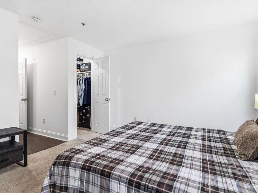 6432 Park Pond Drive, Charlotte, NC 28262.  MLS# CAR4370266, YatesRealty ID 13126. 
