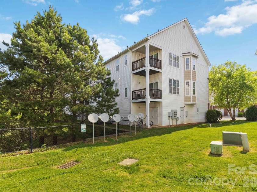 6432 Park Pond Drive, Charlotte, NC 28262.  MLS# CAR4370266, YatesRealty ID 13126. 