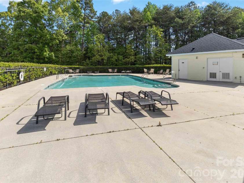 6432 Park Pond Drive, Charlotte, NC 28262.  MLS# CAR4370266, YatesRealty ID 13126. 