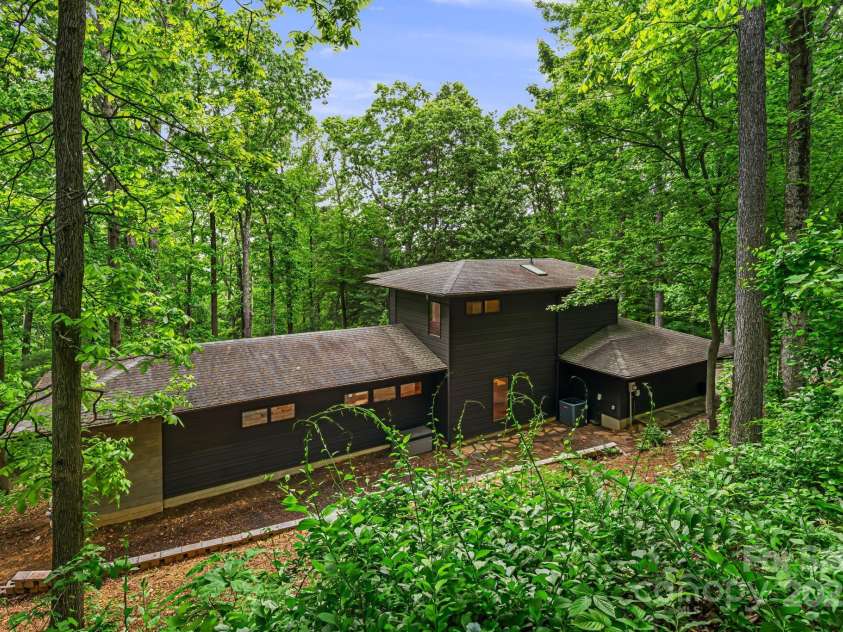 18 Balsam Court, Arden, NC 28704.  MLS# CAR4256080, YatesRealty ID 13127. 