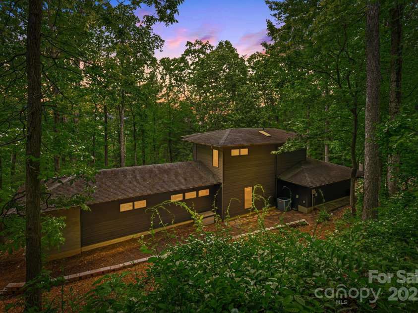 18 Balsam Court, Arden, NC 28704.  MLS# CAR4256080, YatesRealty ID 13127. 