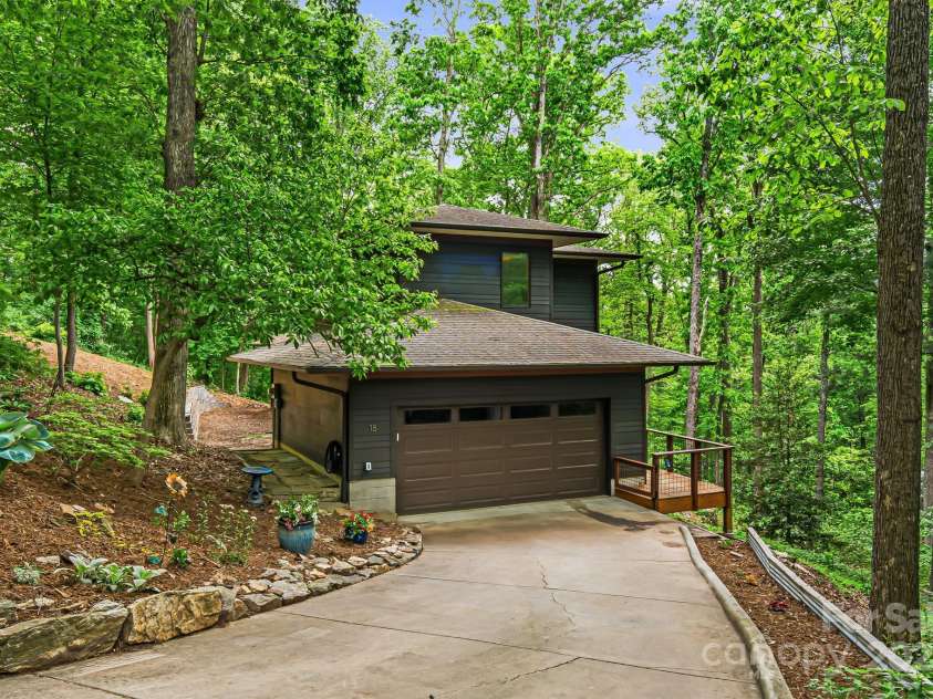 18 Balsam Court, Arden, NC 28704.  MLS# CAR4256080, YatesRealty ID 13127. 