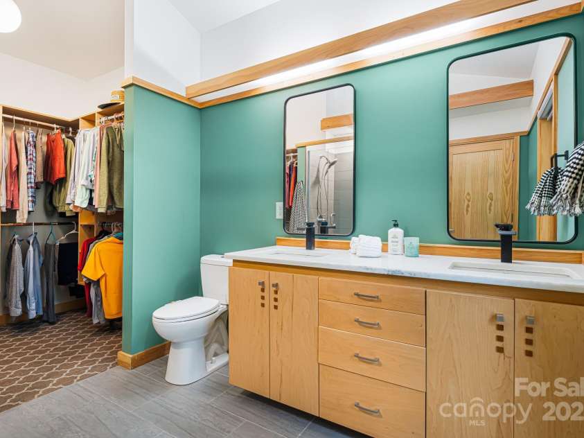 18 Balsam Court, Arden, NC 28704.  MLS# CAR4256080, YatesRealty ID 13127. PRIMARY BATH