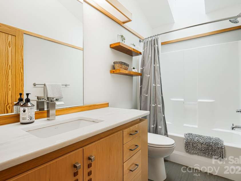 18 Balsam Court, Arden, NC 28704.  MLS# CAR4256080, YatesRealty ID 13127. UPSTAIRS FULL BATH