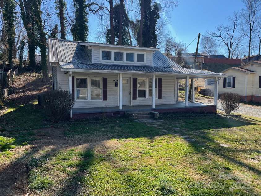182 Maple Avenue, Marion, NC 28752.  MLS# CAR4226497, YatesRealty ID 13128. 