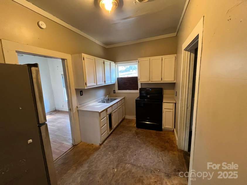 182 Maple Avenue, Marion, NC 28752.  MLS# CAR4226497, YatesRealty ID 13128. 