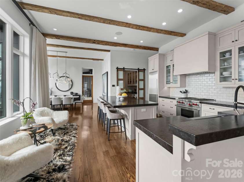208 Skycliff Drive, Asheville, NC 28804.  MLS# CAR4359719, YatesRealty ID 13129. 