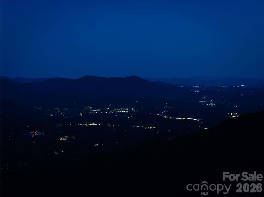 208 Skycliff Drive, Asheville, NC 28804.  MLS# CAR4359719, YatesRealty ID 13129. 