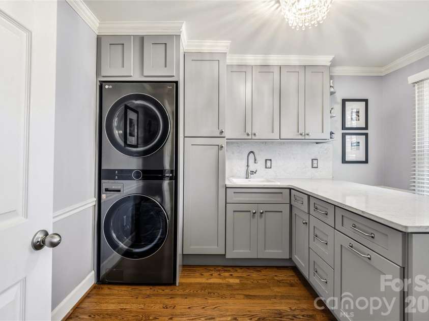 1218 Everette Place, Hendersonville, NC 28791.  MLS# CAR4370494, YatesRealty ID 13130. 