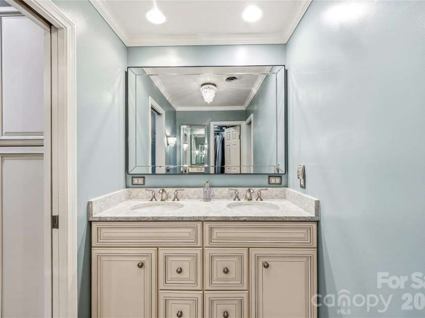 1218 Everette Place, Hendersonville, NC 28791.  MLS# CAR4370494, YatesRealty ID 13130. 