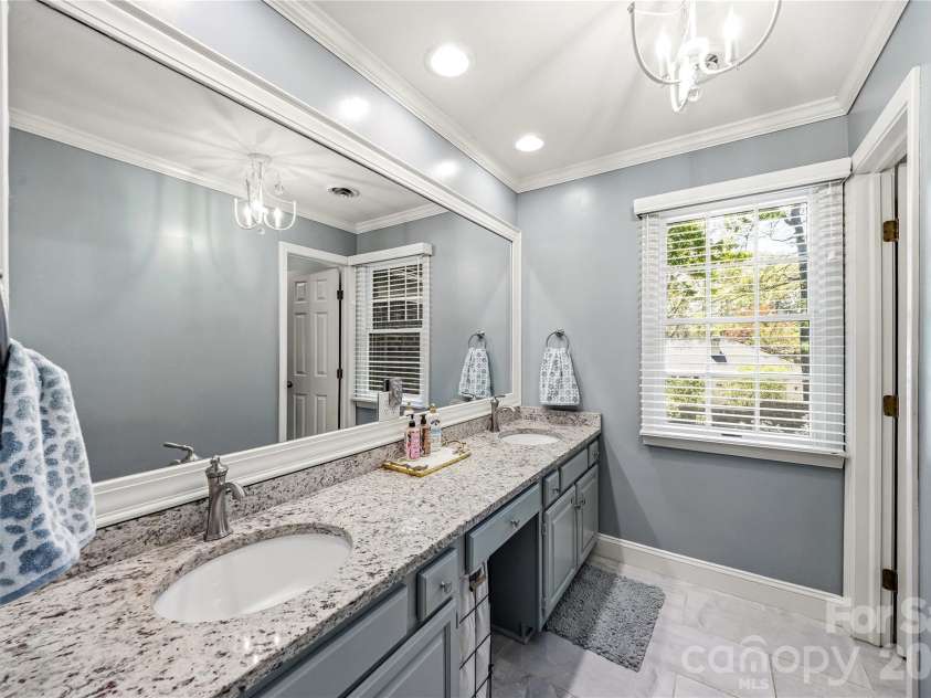1218 Everette Place, Hendersonville, NC 28791.  MLS# CAR4370494, YatesRealty ID 13130. 