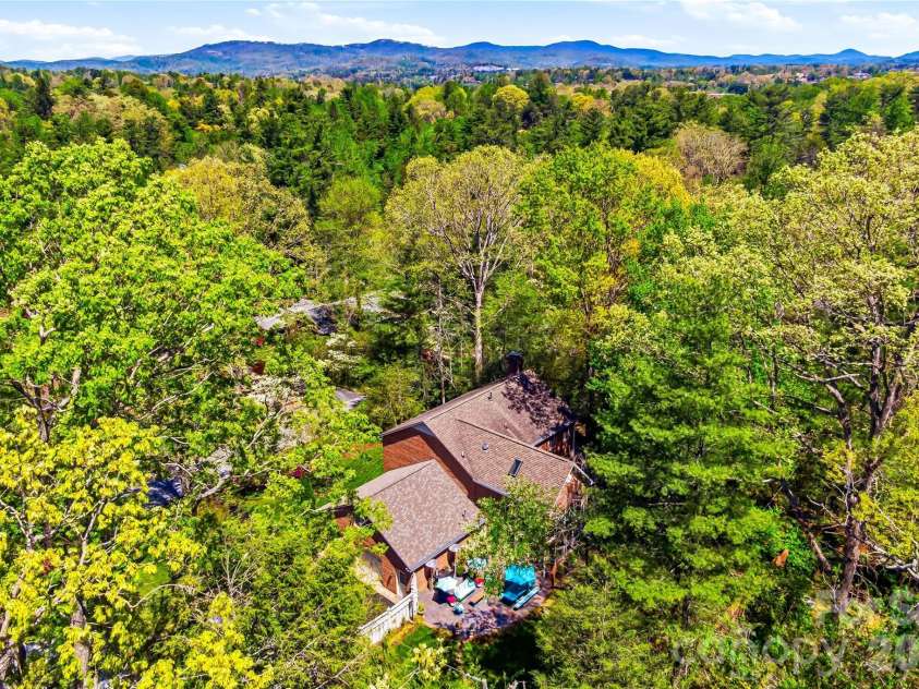 1218 Everette Place, Hendersonville, NC 28791.  MLS# CAR4370494, YatesRealty ID 13130. 