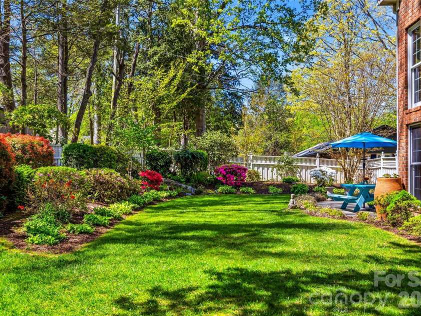 1218 Everette Place, Hendersonville, NC 28791.  MLS# CAR4370494, YatesRealty ID 13130. 
