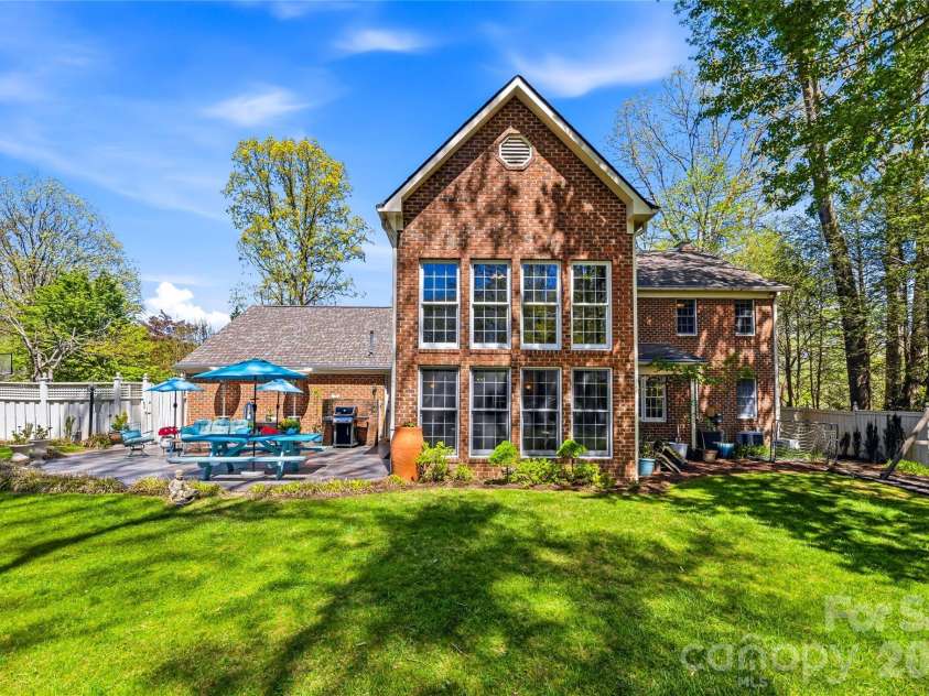 1218 Everette Place, Hendersonville, NC 28791.  MLS# CAR4370494, YatesRealty ID 13130. 