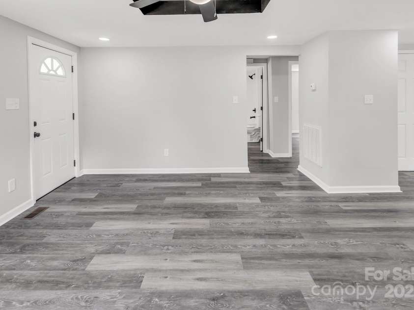2091 & 2095 Catawba River Road, Fort Lawn, SC 29714.  MLS# CAR4283012, YatesRealty ID 13130. 2091 Living Room