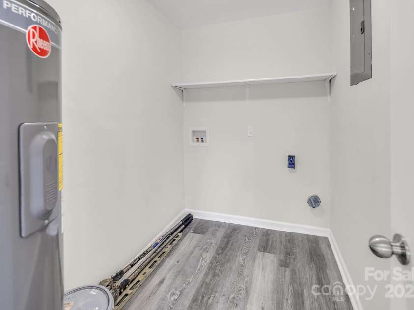 2091 & 2095 Catawba River Road, Fort Lawn, SC 29714.  MLS# CAR4283012, YatesRealty ID 13130. #2095 Laundry Room