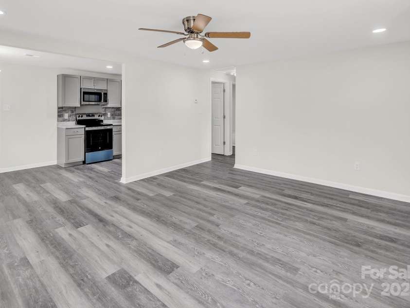 2091 & 2095 Catawba River Road, Fort Lawn, SC 29714.  MLS# CAR4283012, YatesRealty ID 13130. #2095 Living Room