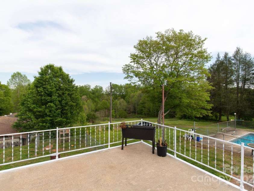 4024 Kenwood Drive, Jonesville, NC 28642.  MLS# CAR4248735, YatesRealty ID 13131. 