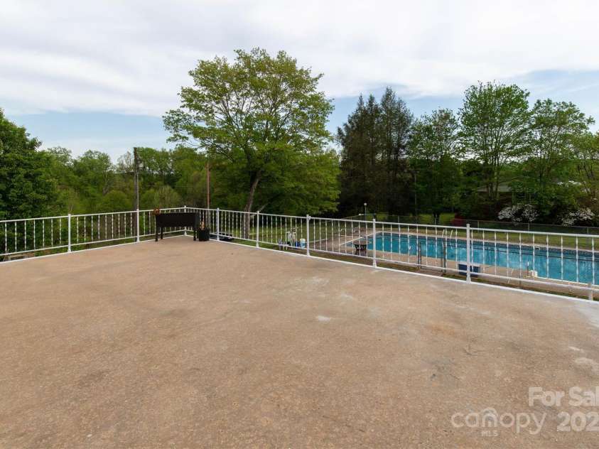 4024 Kenwood Drive, Jonesville, NC 28642.  MLS# CAR4248735, YatesRealty ID 13131. 