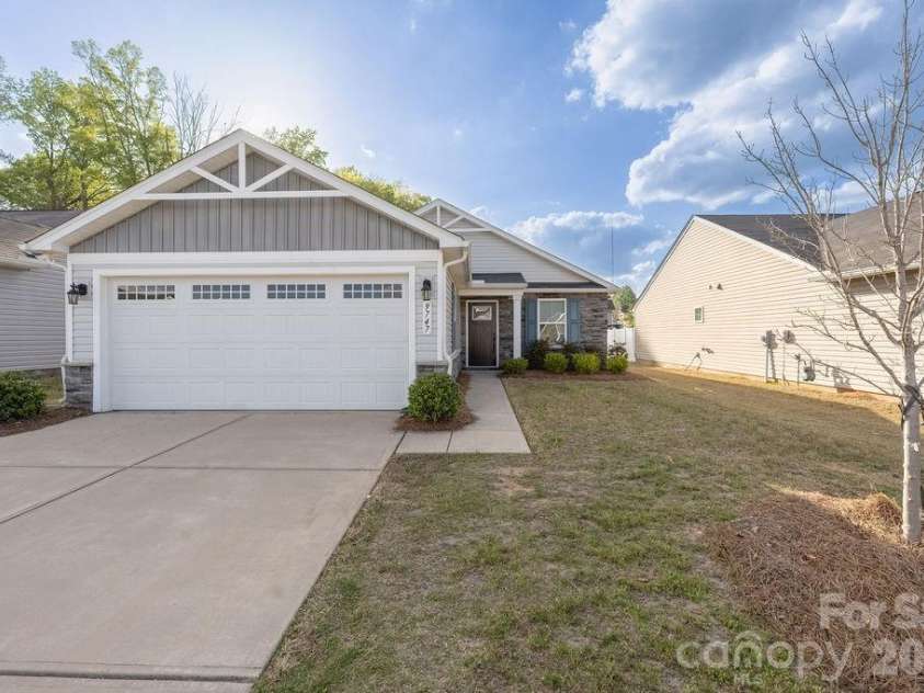 9747 Wardley Drive, Charlotte, NC 28215.  MLS# CAR4365295, YatesRealty ID 13131. 