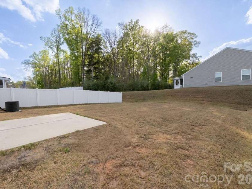 9747 Wardley Drive, Charlotte, NC 28215.  MLS# CAR4365295, YatesRealty ID 13131. 