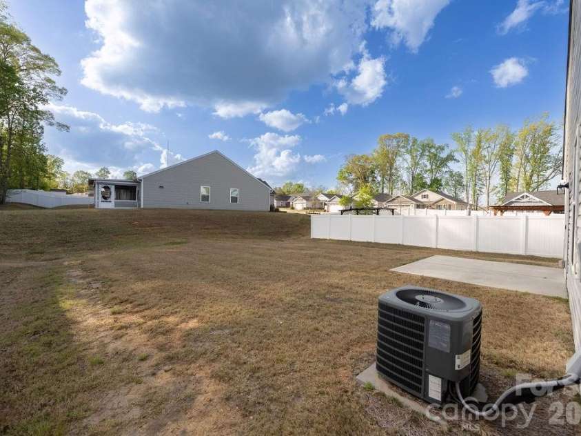 9747 Wardley Drive, Charlotte, NC 28215.  MLS# CAR4365295, YatesRealty ID 13131. 