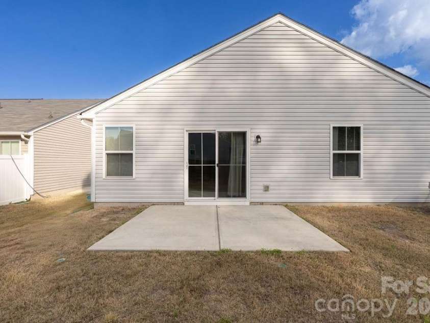 9747 Wardley Drive, Charlotte, NC 28215.  MLS# CAR4365295, YatesRealty ID 13131. Back Patio