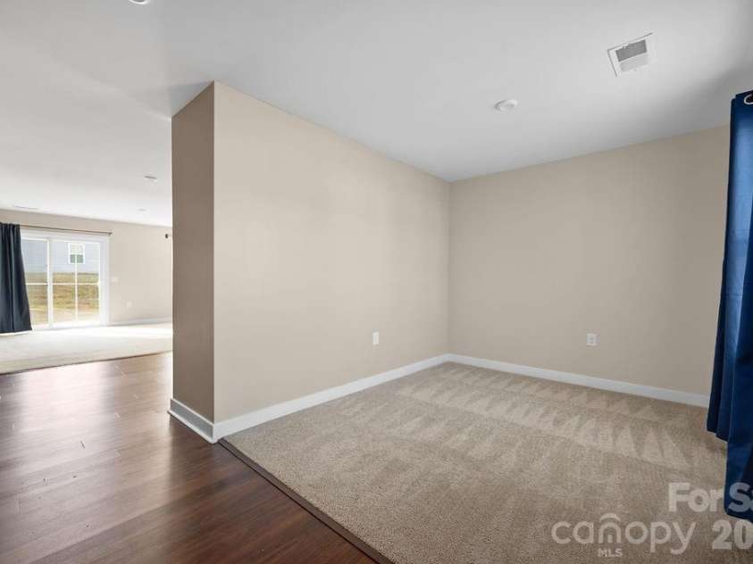 9747 Wardley Drive, Charlotte, NC 28215.  MLS# CAR4365295, YatesRealty ID 13131. Flex Space