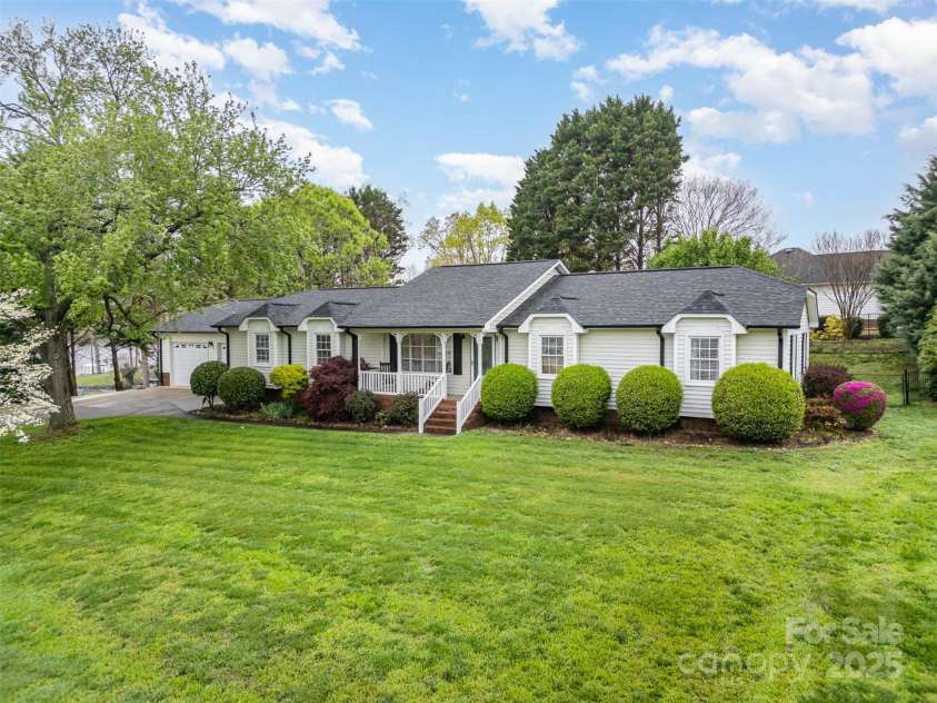 106 Oakwood Drive, Kings Mountain, NC 28086.  MLS# CAR4248964, YatesRealty ID 13132. 