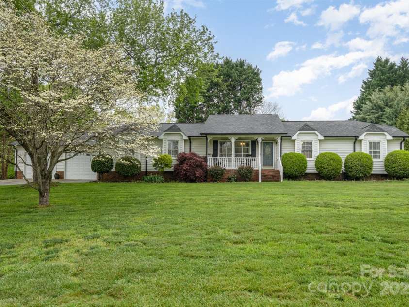 106 Oakwood Drive, Kings Mountain, NC 28086.  MLS# CAR4248964, YatesRealty ID 13132. 