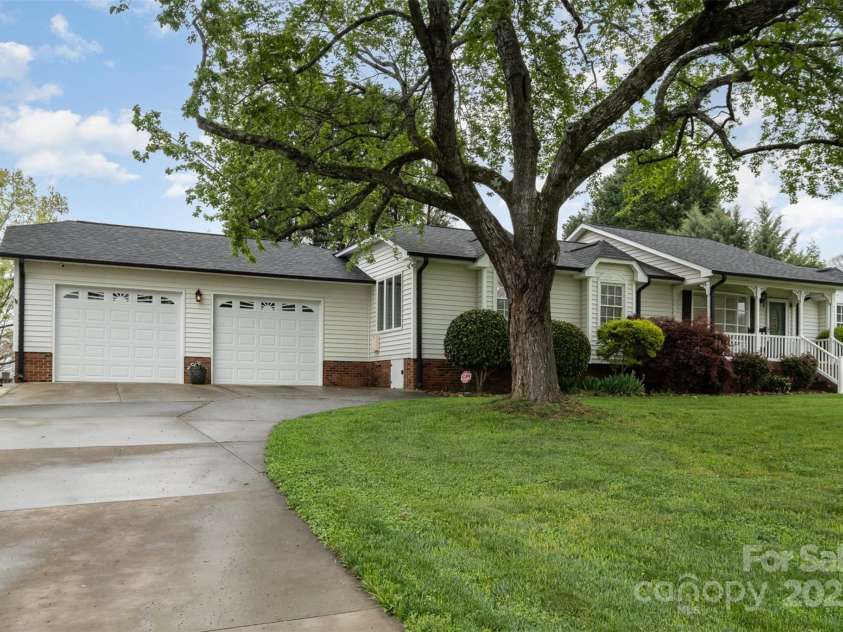 106 Oakwood Drive, Kings Mountain, NC 28086.  MLS# CAR4248964, YatesRealty ID 13132. 