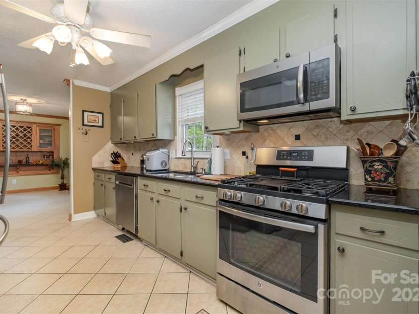 106 Oakwood Drive, Kings Mountain, NC 28086.  MLS# CAR4248964, YatesRealty ID 13132. 