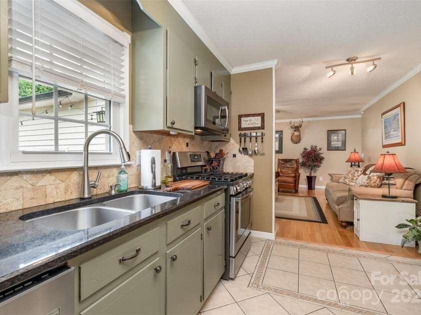 106 Oakwood Drive, Kings Mountain, NC 28086.  MLS# CAR4248964, YatesRealty ID 13132. 