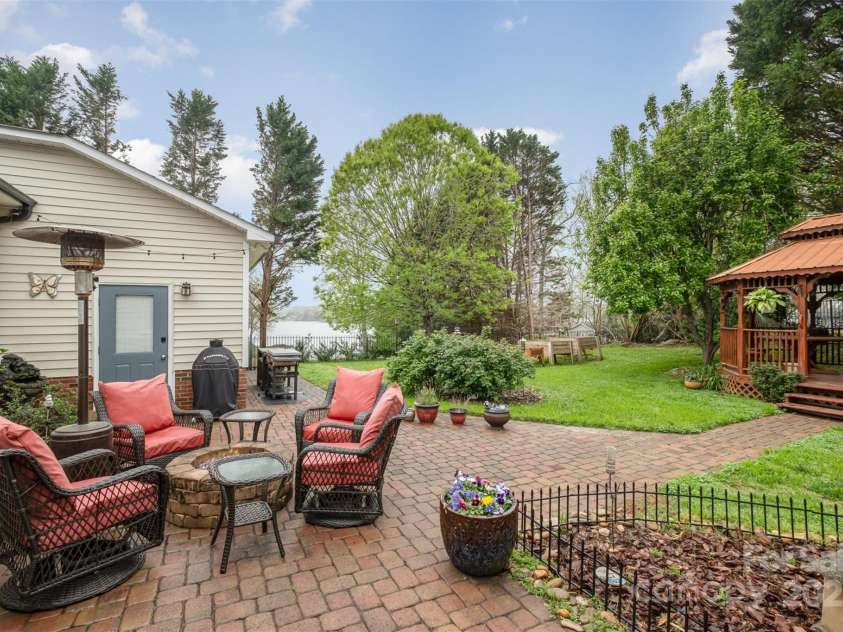 106 Oakwood Drive, Kings Mountain, NC 28086.  MLS# CAR4248964, YatesRealty ID 13132. 