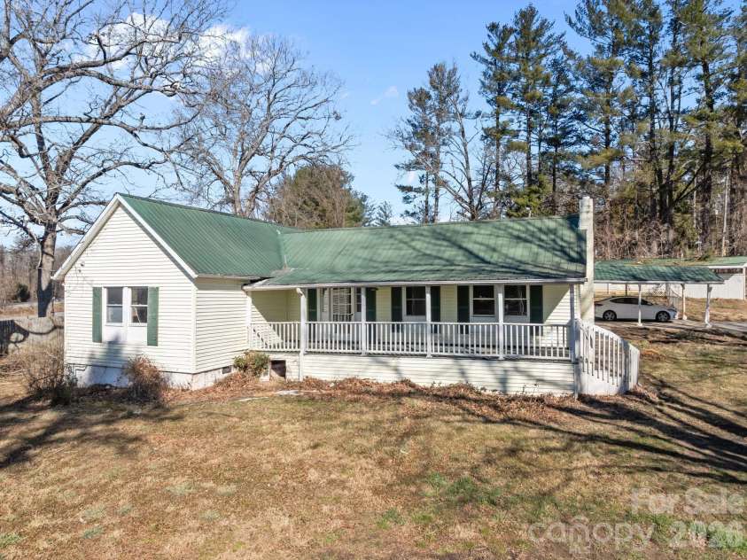 99 Wakefield Drive, Hendersonville, NC 28792.  MLS# CAR4322062, YatesRealty ID 13132. 